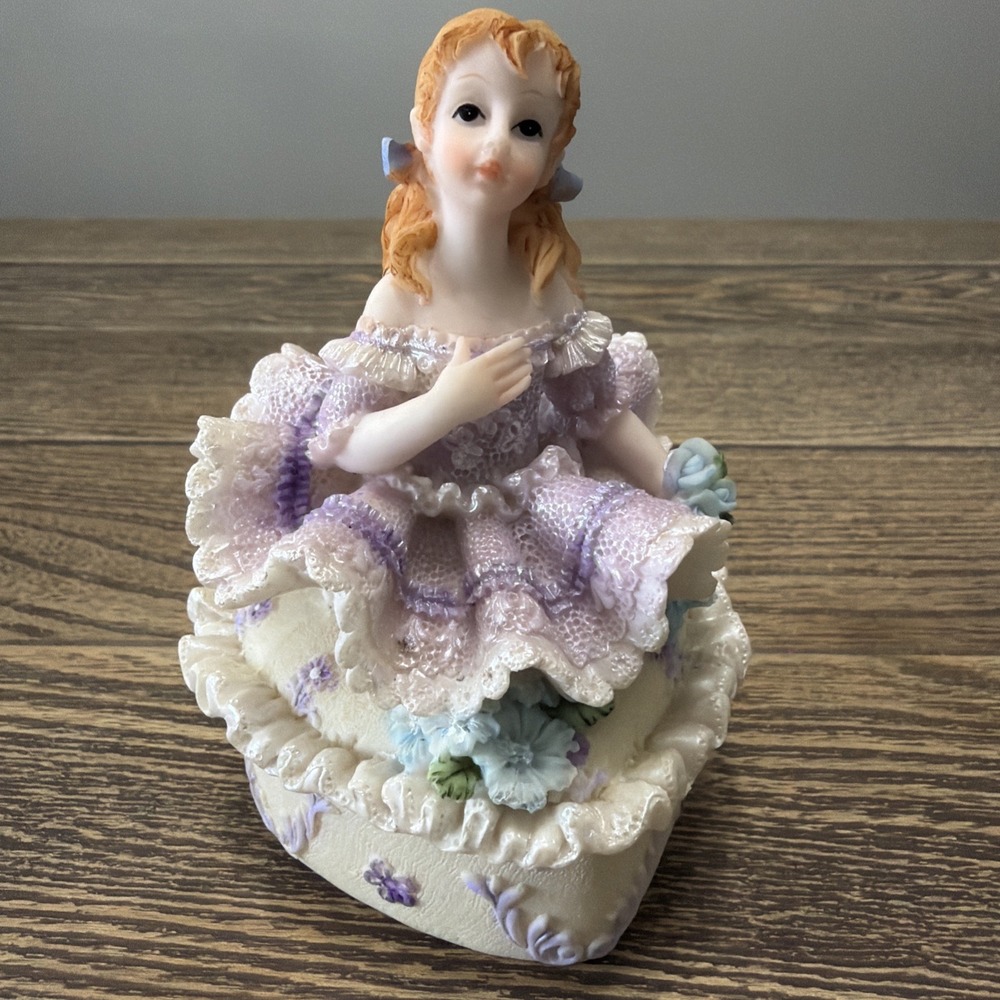 VTG Purple Girl Figure Heart Keepsake Jewelry Trinket Ring Box Gorgeous!